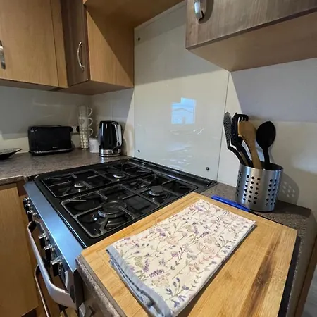 Impeccable 4-Bed Caravan In Клактон-он-Си Экстерьер фото
