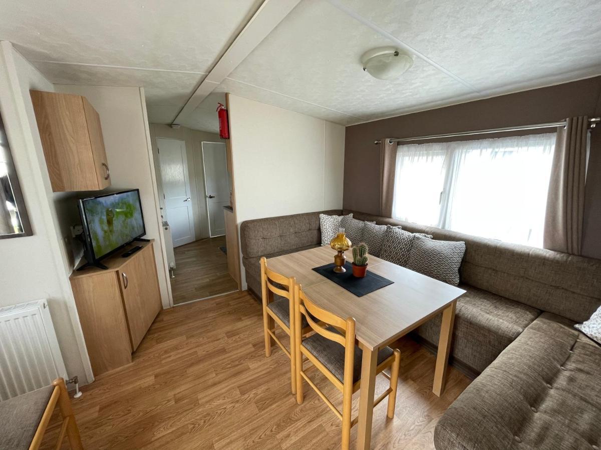 Impeccable 4-bed Caravan In Holiday home *