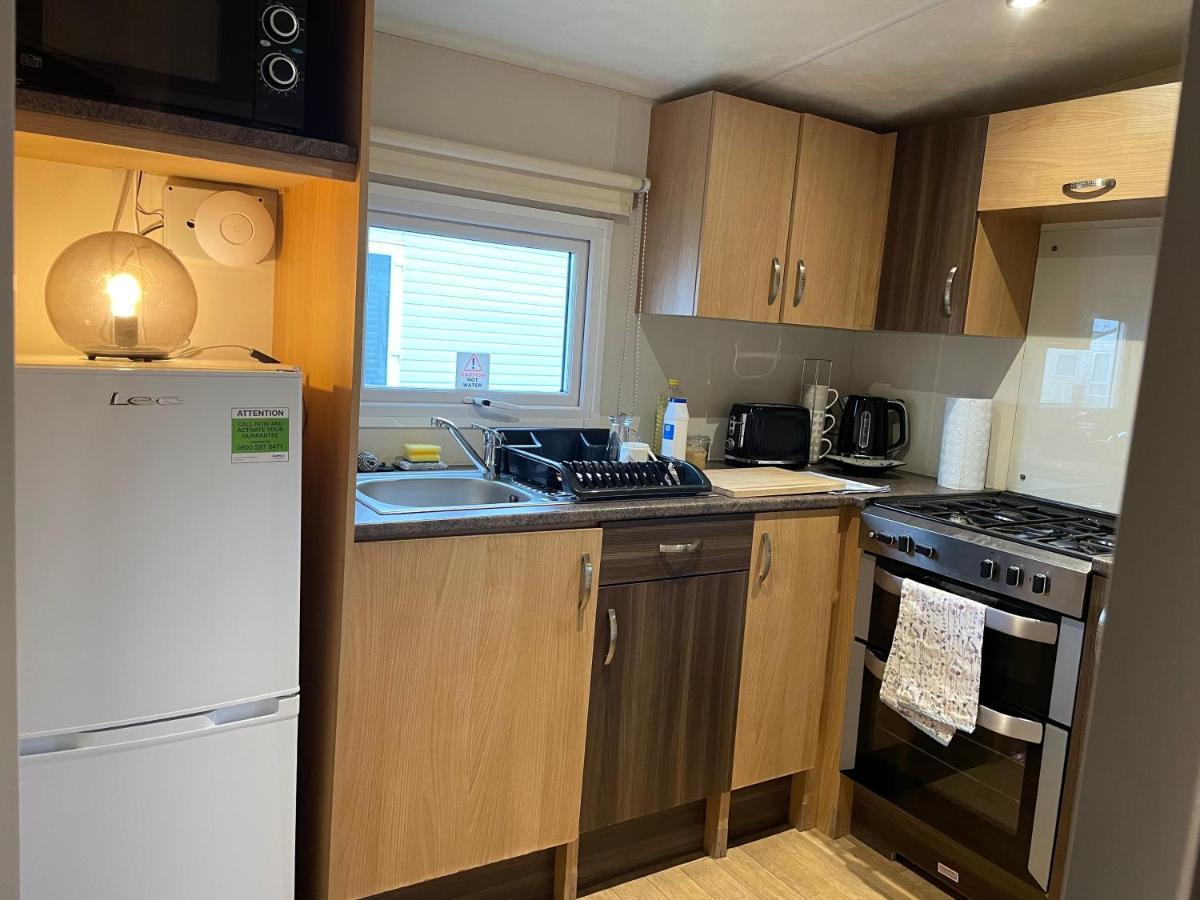Impeccable 4-bed Caravan In Clacton-on-Sea