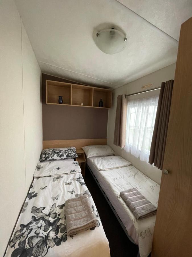 Impeccable 4-bed Caravan In Holiday home *