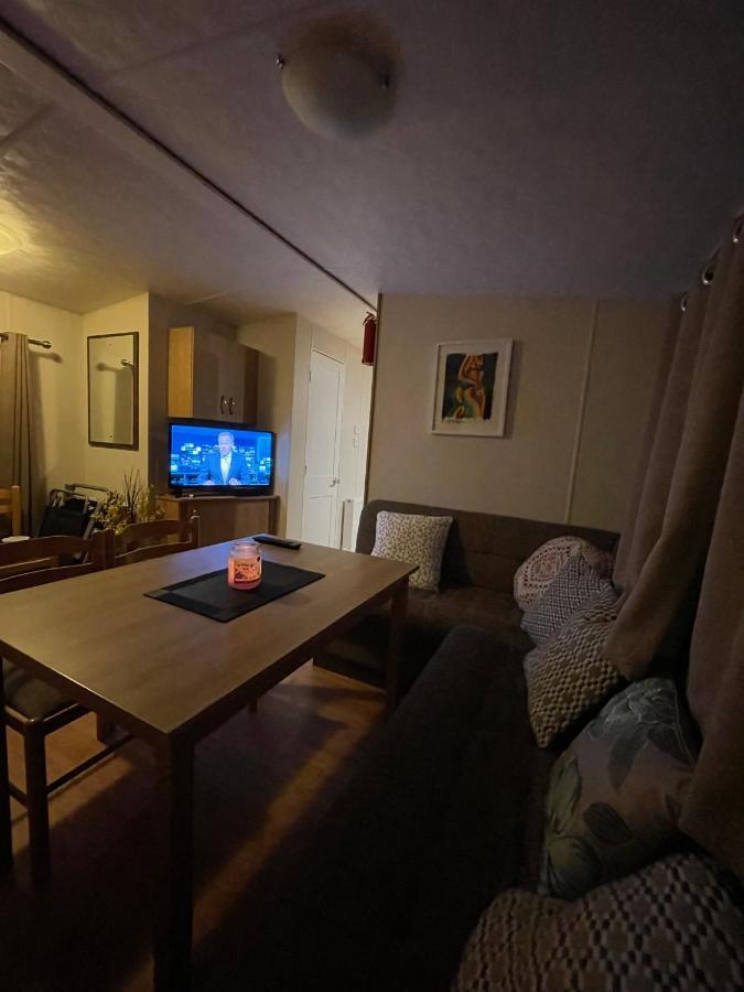 Holiday home Impeccable 4-bed Caravan In