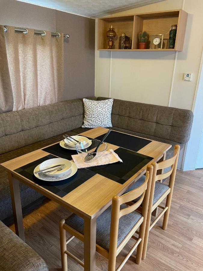 Impeccable 4-bed Caravan In Holiday home Clacton-on-Sea