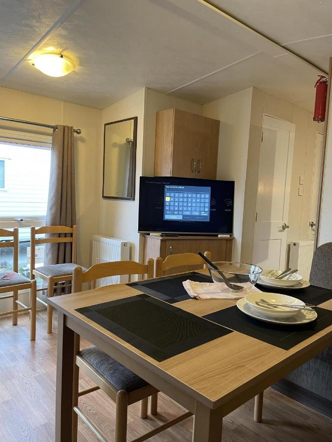 Holiday home Impeccable 4-bed Caravan In Clacton-on-Sea