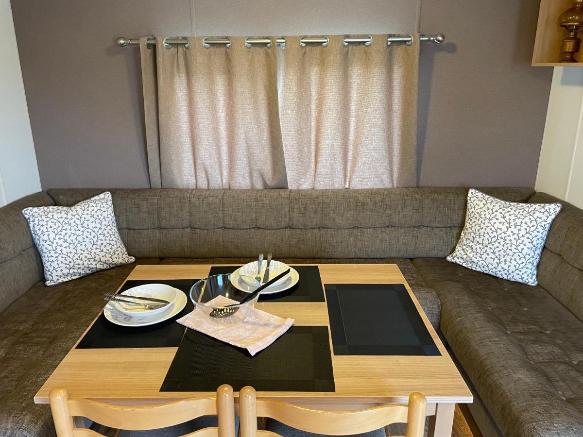 Holiday home Impeccable 4-bed Caravan In