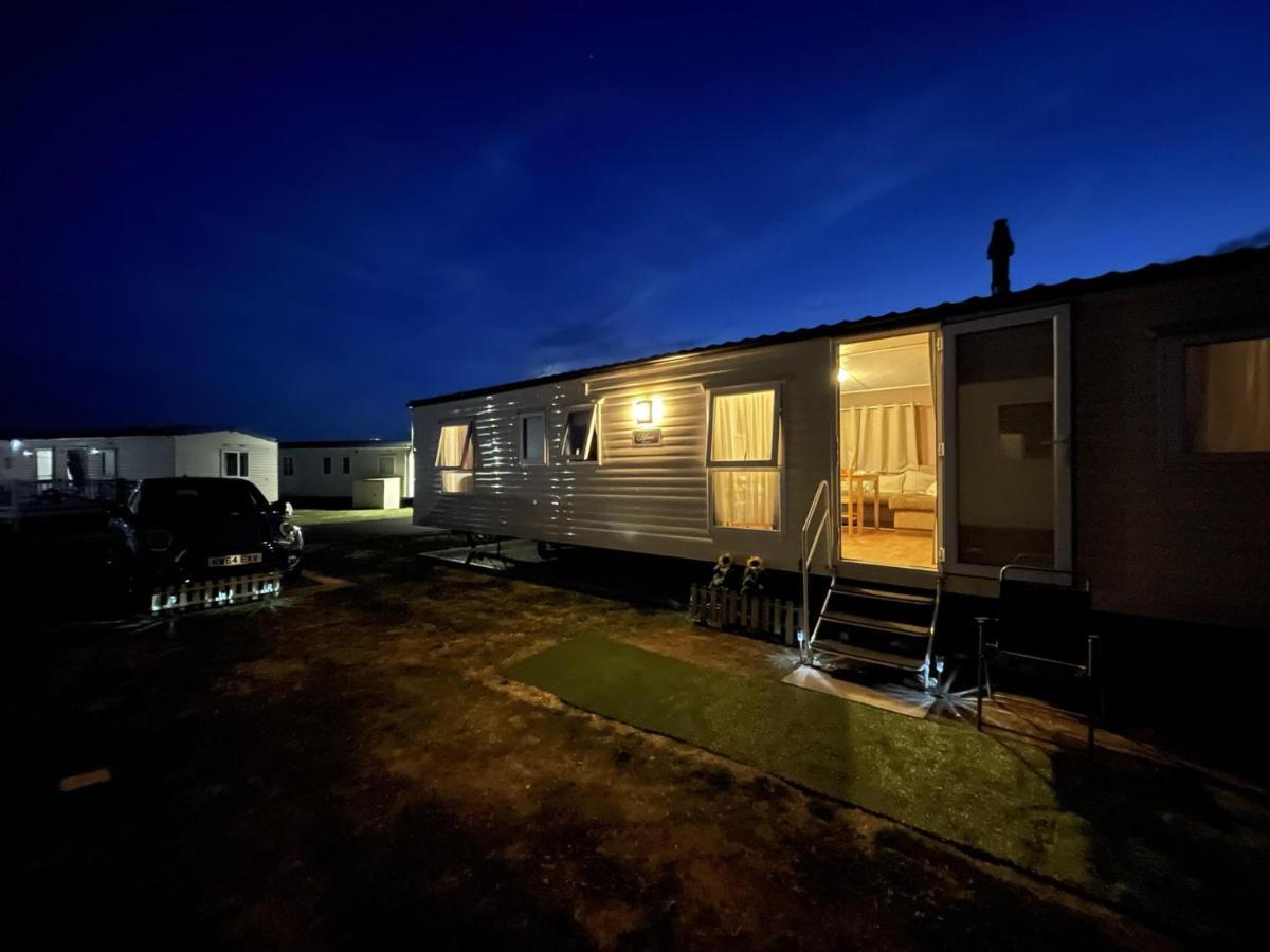 Impeccable 4-bed Caravan In Holiday home *