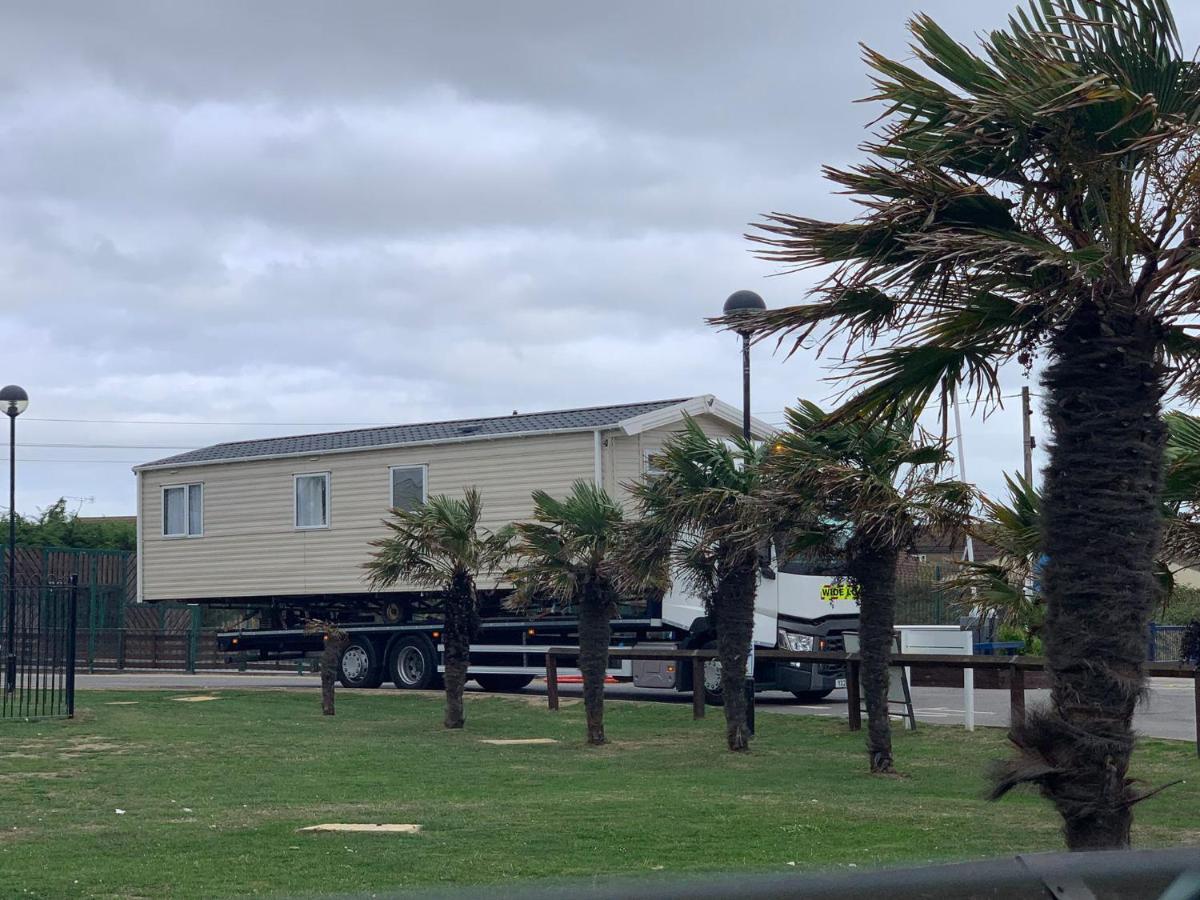Impeccable 4-bed Caravan In Holiday home