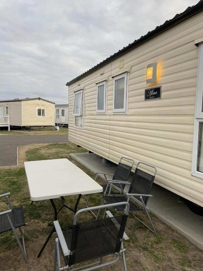 Impeccable 4-bed Caravan In Holiday home Clacton-on-Sea