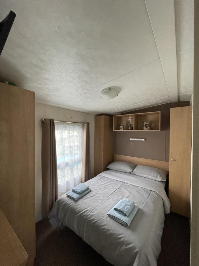 Impeccable 4-bed Caravan In Holiday home Clacton-on-Sea