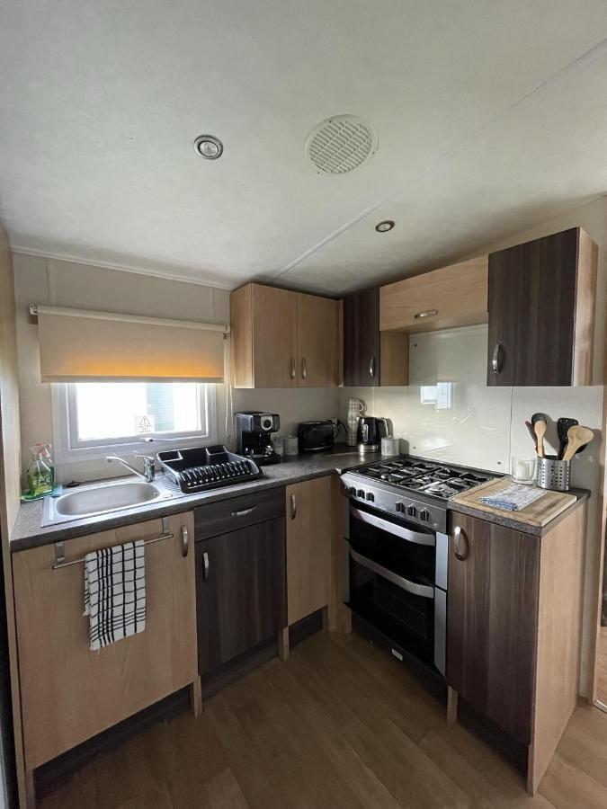 Impeccable 4-bed Caravan In Clacton-on-Sea